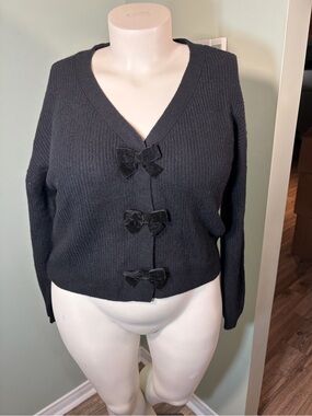 267. Old Navy Black V-Neck Bow-Accent Women's Sweater-cardigan